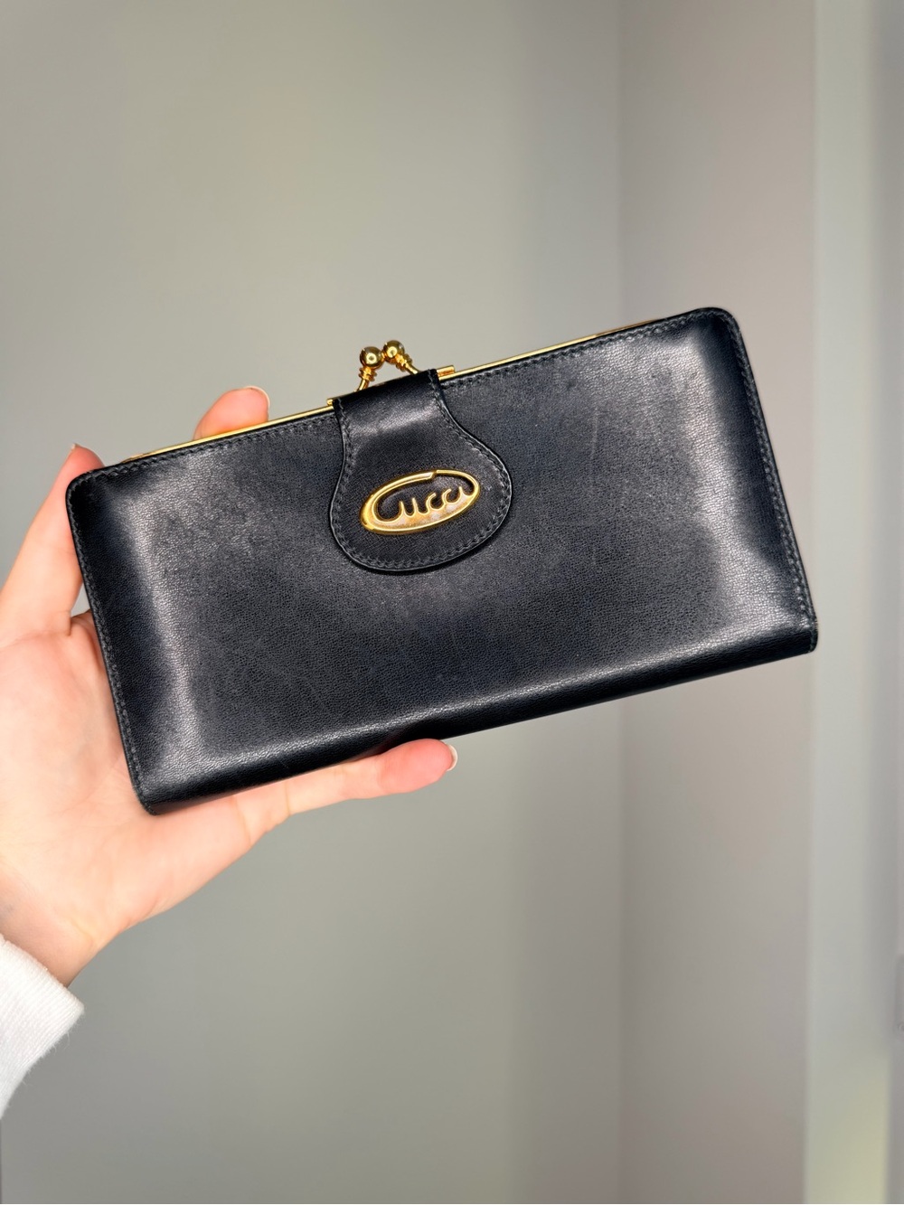 Vintage Gucci black leather kiss-lock wallet